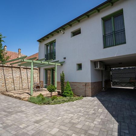 Dunafoldvar Jokai Apartman מראה חיצוני תמונה